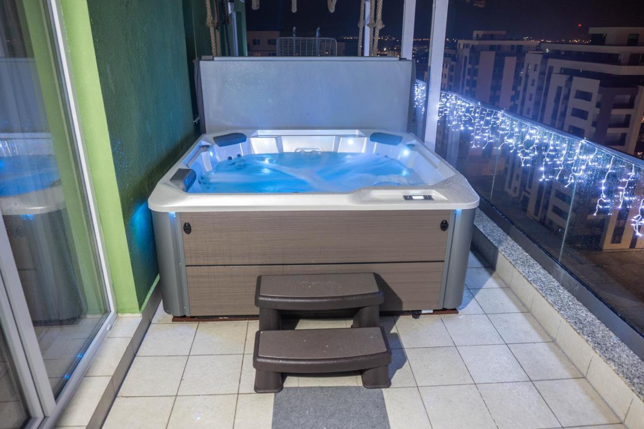 White Dream Penthouse With Jacuzzi Daire Braşov Dış mekan fotoğraf