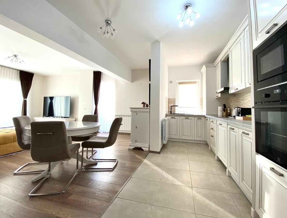 White Dream Penthouse With Jacuzzi Daire Braşov Dış mekan fotoğraf