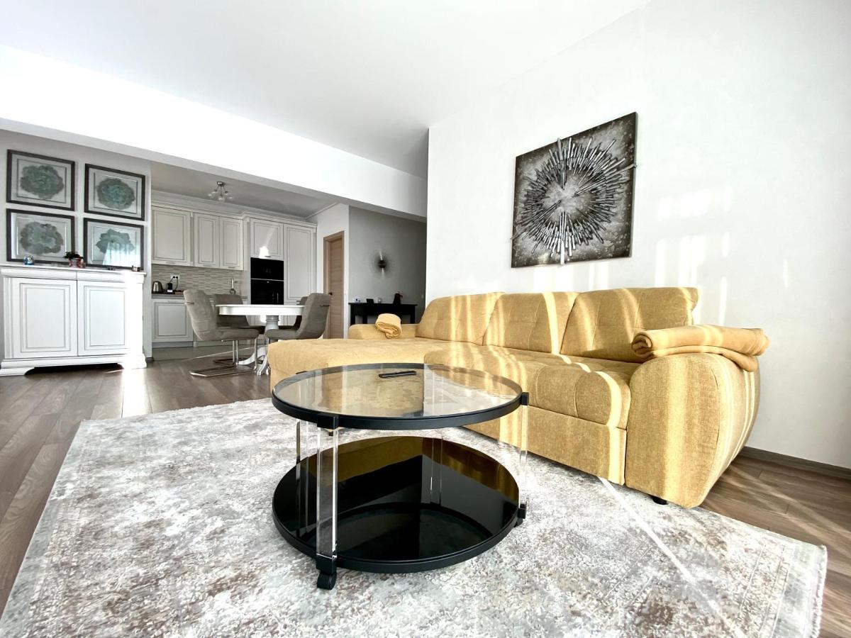 White Dream Penthouse With Jacuzzi Daire Braşov Dış mekan fotoğraf