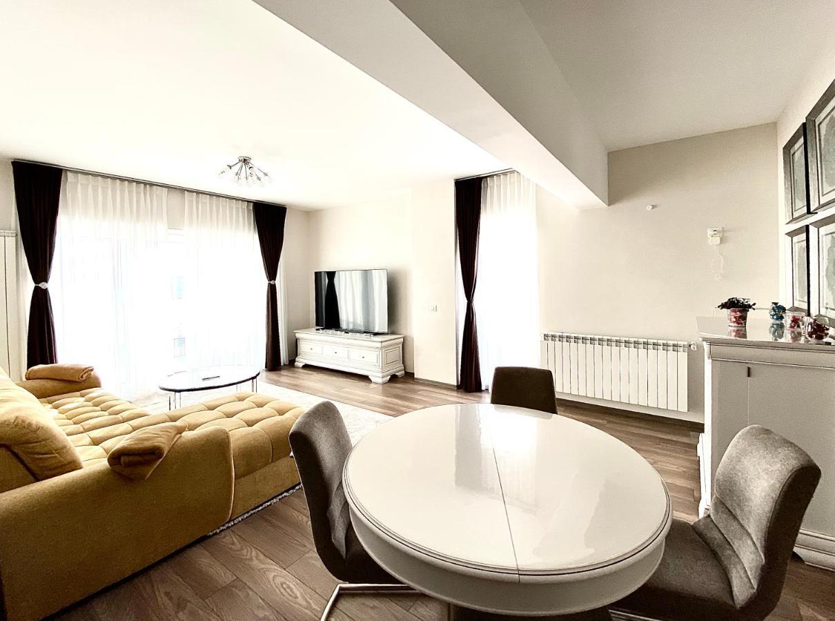 White Dream Penthouse With Jacuzzi Daire Braşov Dış mekan fotoğraf